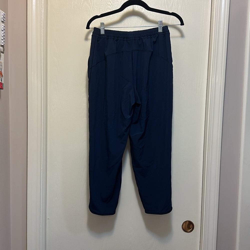 Like new condition. Lululemon 3/4 loose pants. Color navy. Elastic waist.